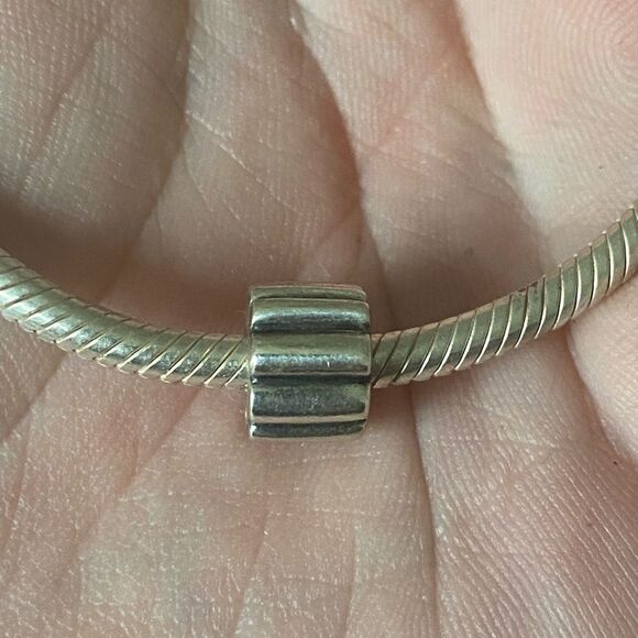 Authentic Pandora Grooved Clip Charm - Picture 1 of 2